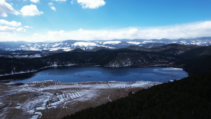 香格里拉扎西牧场高原湖泊航拍