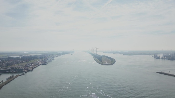 鸟瞰图，鹿特丹港的风力涡轮机