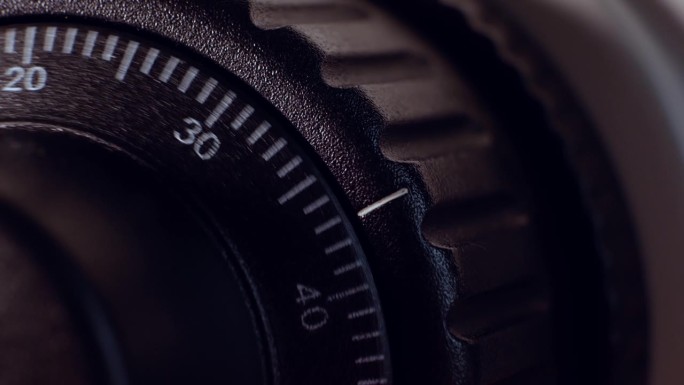 手表。瑞士制表师调整最精确的设备，以尽量减少时间误差。独家手表。微米尺度的特写
