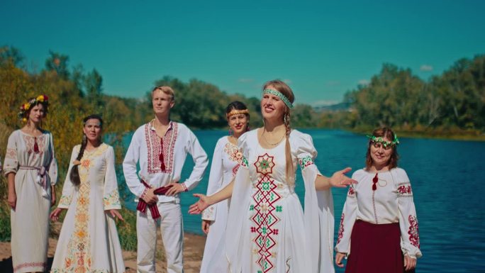 夏日河畔的斯拉夫圣歌，老斯拉夫人的古老传统盛宴，4K, Prores