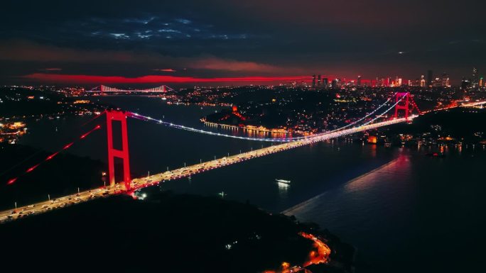 标志性的法提赫苏丹穆罕默德大桥和博斯普鲁斯海峡的航拍夜景# istanbul - vibes #法提