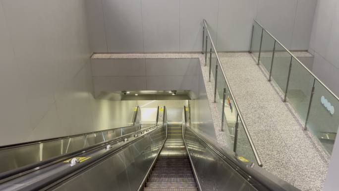广州地铁18号线22号线人行梯 转换线