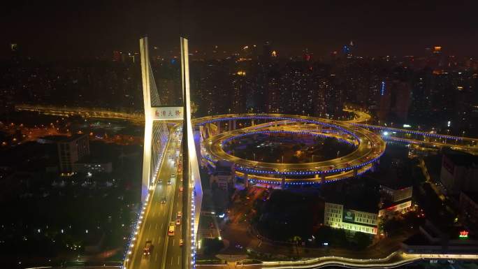 上海市黄浦区黄浦江南浦大桥桥梁夜晚夜景车