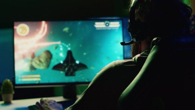 玩家在合作游戏中与队友聊天时导航宇宙