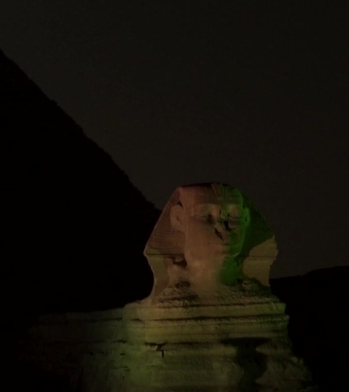 声音和光线在吉萨美丽的金字塔和狮身人面像上表演