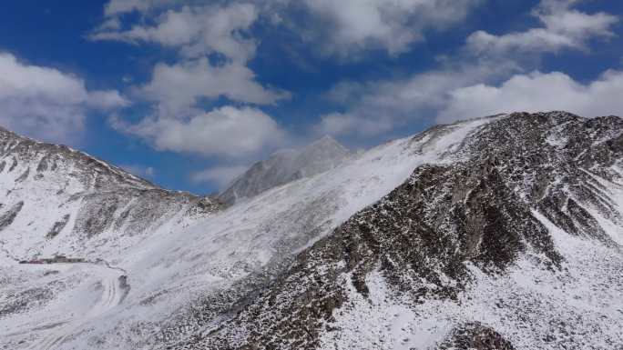 航拍雅拉雪山