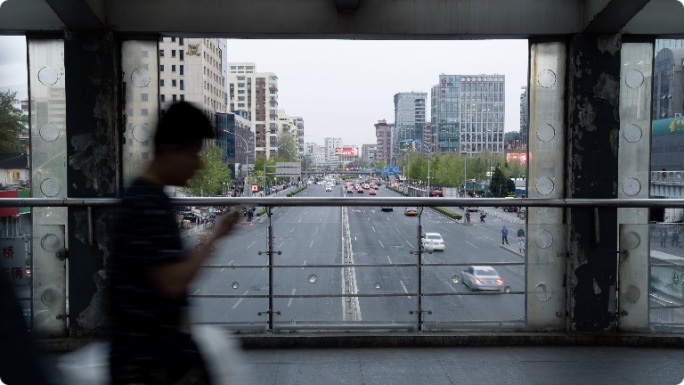北京中关村过街天桥人流车流延时剪影
