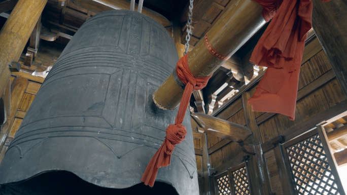 寺庙钟声 钟楼撞钟