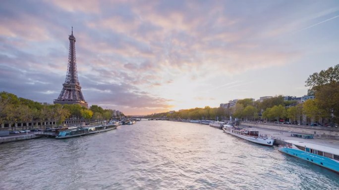 白天到晚上的时间流逝，美丽的景色日落天空在埃菲尔铁塔，巴黎。法国、欧洲。