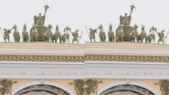 大雪中，城市中央宫殿广场上的总参谋部拱门，武装部队的旗帜