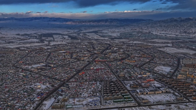 冬季新疆伊犁特克斯八卦城日出延时航拍