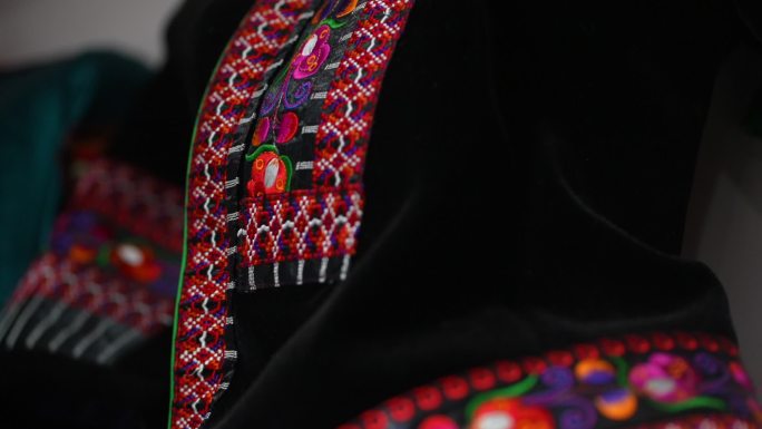 文化 传统 传承 布料 服装 布依族少女