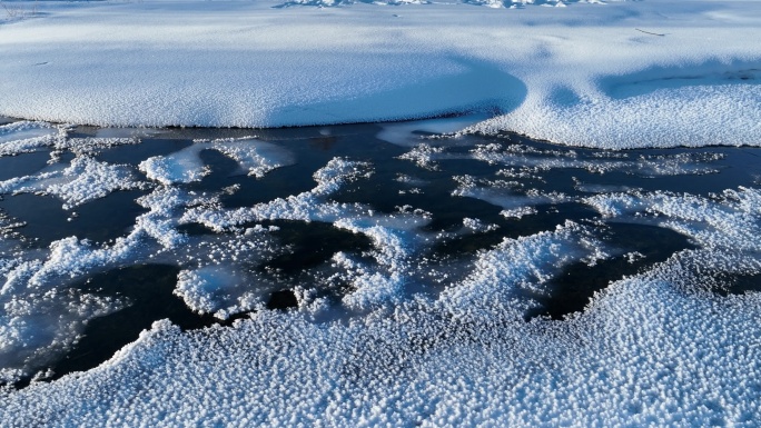 大兴安岭不冻河雪景