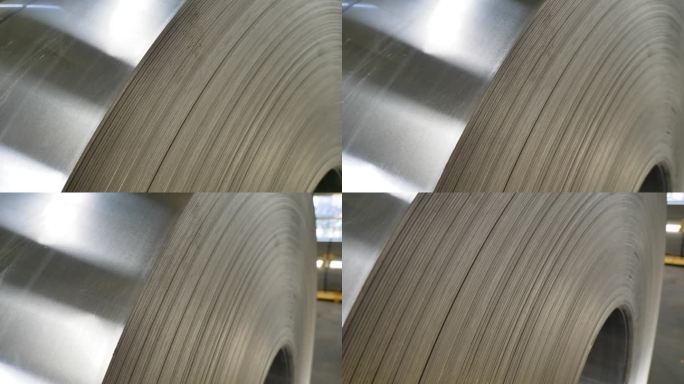 铝卷，在中国山东省的一个制造工厂内加工。该地区生产过程的精度和效率是众所周知的。