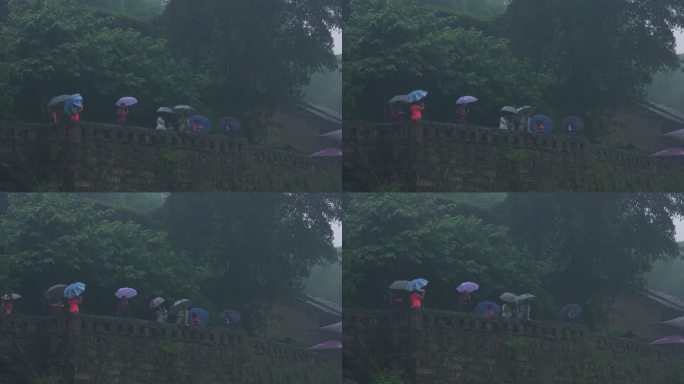 乡村山间雨天村民撑伞