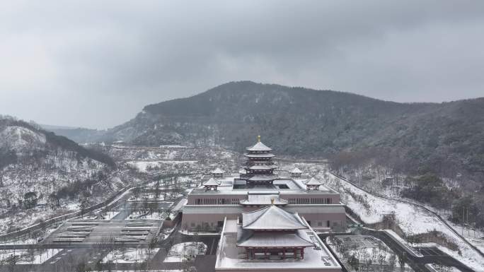 航拍襄阳博物馆新馆冬天雪景城市建筑风光