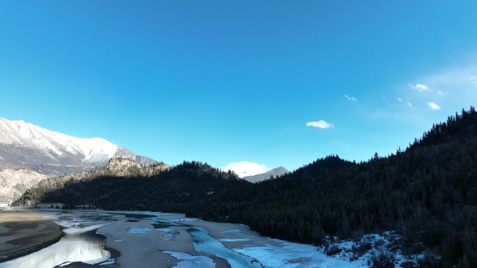 川藏线然乌湖河道1月景观