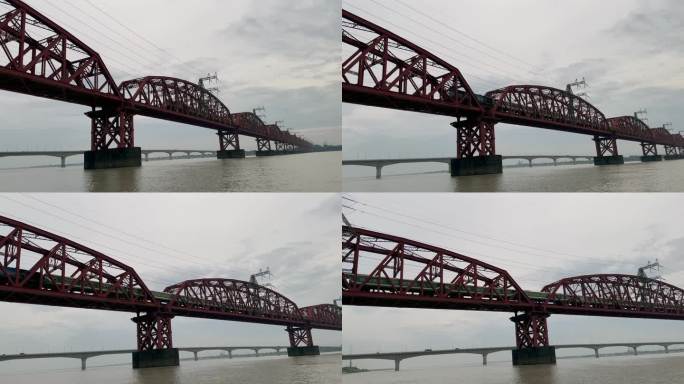 火车穿过哈丁桥——孟加拉国的钢轨桁架桥。孟加拉国铁路桥