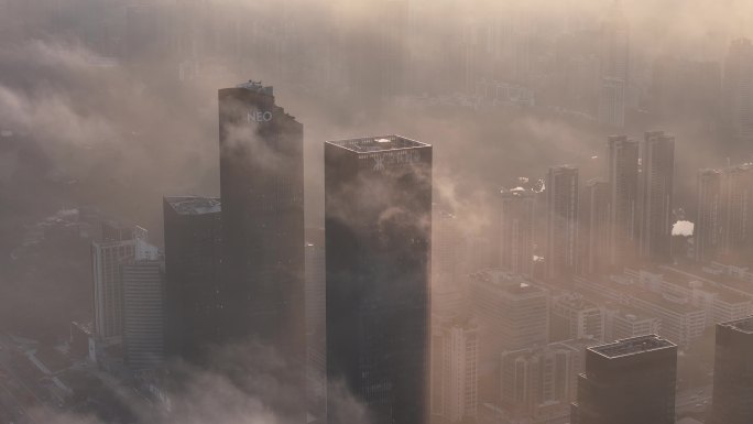 航拍深圳云海上的城市日出风光宣传片空镜