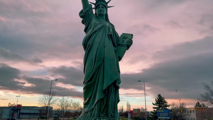 2023年12月25日，法国阿尔萨斯科尔马的自由女神像