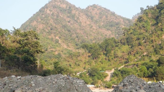 Maldevta村:印度北阿坎德邦德拉敦城郊喜马拉雅山脉下的风景秀丽的山麓。