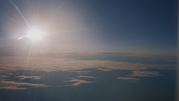 飞过美丽绝伦的云景。云和天空上方的鸟瞰图。灵感的概念
