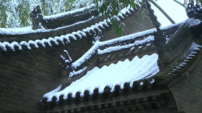 西安古建筑罔极寺大雪