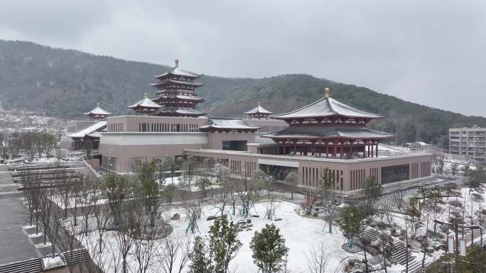 航拍襄阳博物馆新馆冬天雪景城市建筑风光