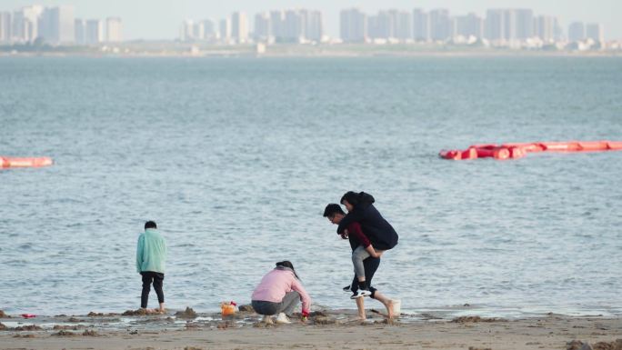 海边情侣