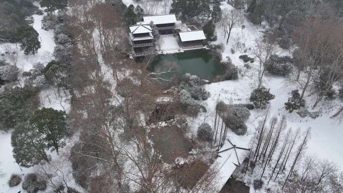 航拍襄阳习家池风景区冬天雪景自然风光