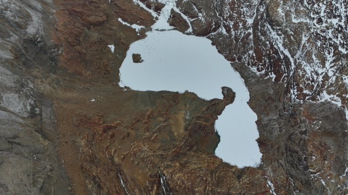 雅拉香布冰湖