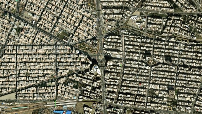 地球从太空放大到伊朗德黑兰，在萨德格耶的第二广场。接着是通过云层和大气层进入太空。卫星的视图。旅游介
