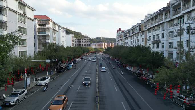 小县城街道马路航拍