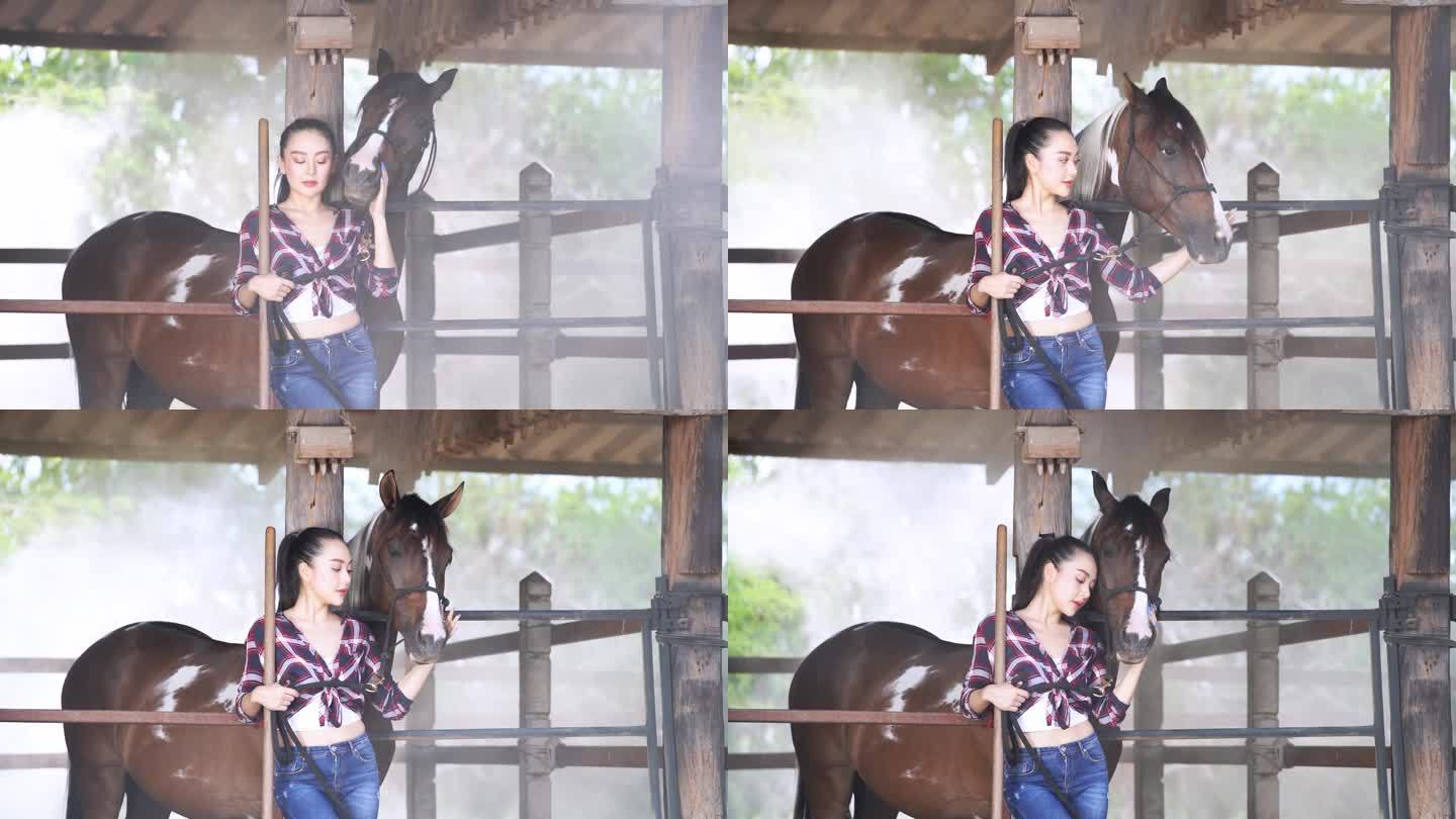一位年轻女子微笑着享受着她的马在马厩里的陪伴。一个女人和她的马。