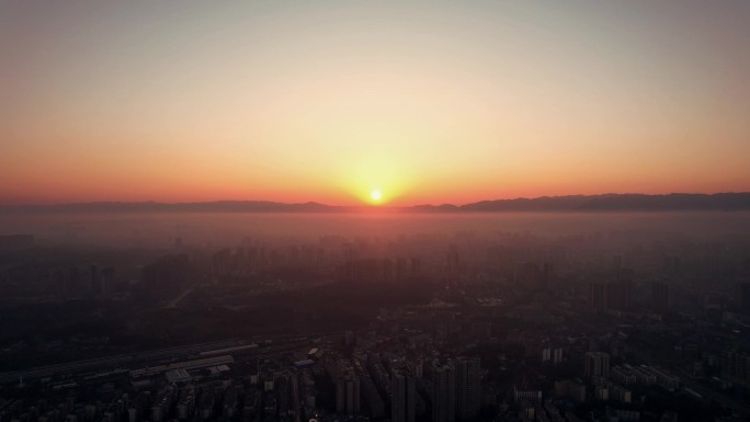 城市清晨日出迷雾航拍