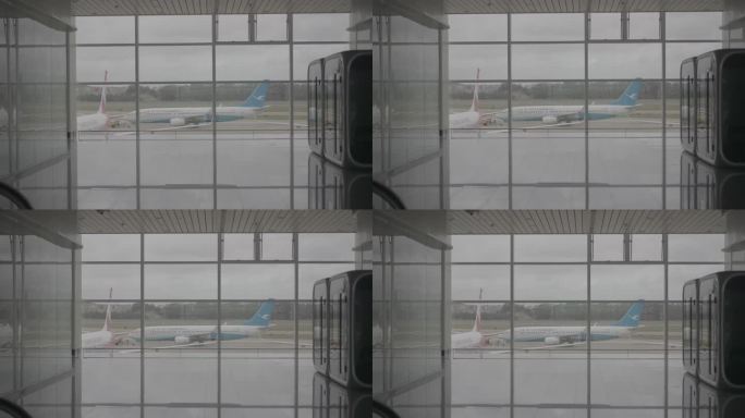 机场等候厅飞机起飞窗户