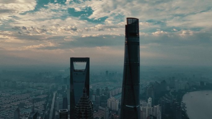 上海天际线清晨航拍