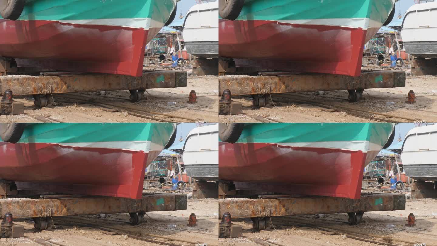 近距离拍摄一艘刚在船坞修复的木制渔船，它正准备重返大海。