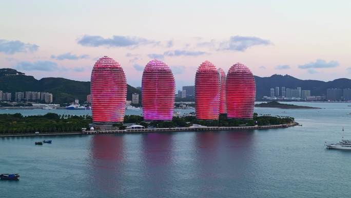 海南三亚凤凰岛龙年灯光秀表演航拍城市风景