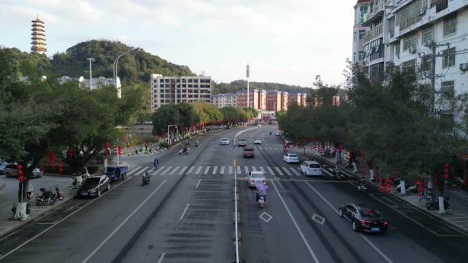 小县城街道马路航拍