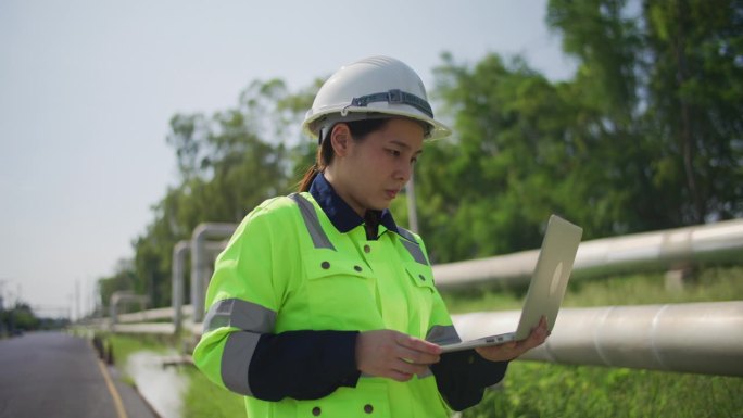 亚洲女性检查工程师，在生产线工厂和天然气精炼厂工作