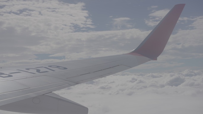 飞机机翼起飞云层窗户