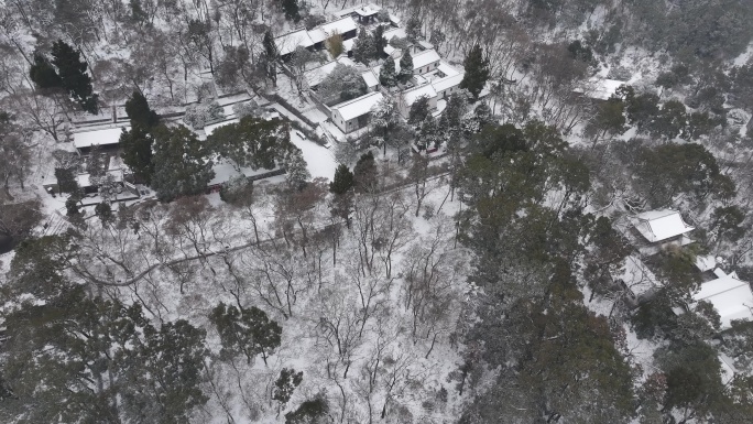 航拍襄阳古隆中风景区武侯祠冬天雪景风光