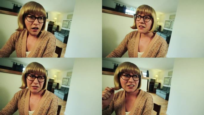 一个戴着眼镜的女人在公寓里环顾四周，带着惊恐的表情说话的特写镜头