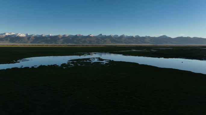 新疆巴音布鲁克河谷大草原河流