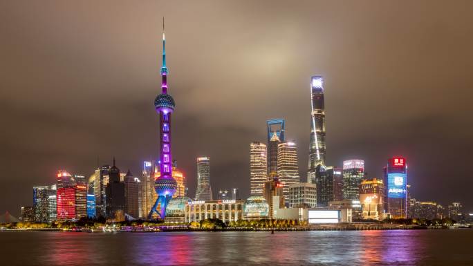 上海外滩地标金融建筑群夜景延时摄影