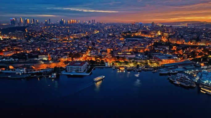 蓝色时刻的空中博斯普鲁斯海峡:探索黄昏时分伊斯坦布尔海岸线上隐藏的宝石#无人机发现#城市黄昏#伊斯坦