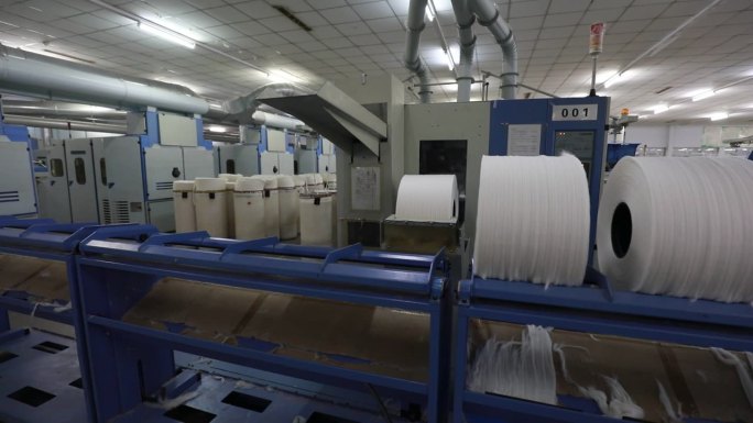 生产线上的棉纱