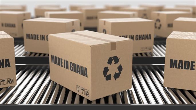 带有加纳制造文字的纸箱在滚筒输送机上。工厂生产线仓库。制造出口或交付概念。3D渲染动画。无缝循环