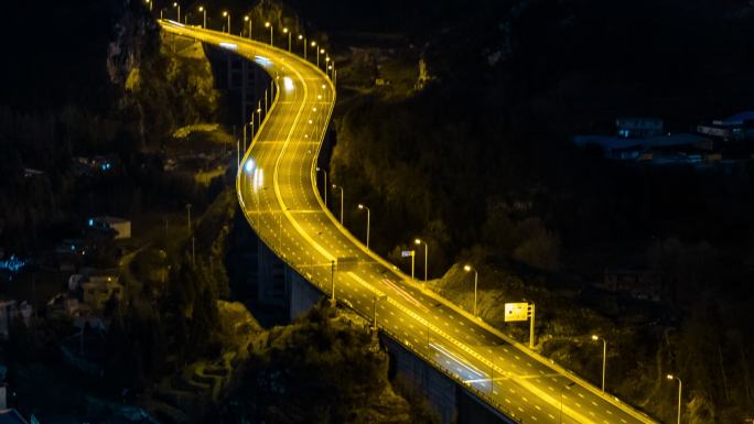 蜿蜒公路夜景车流延时